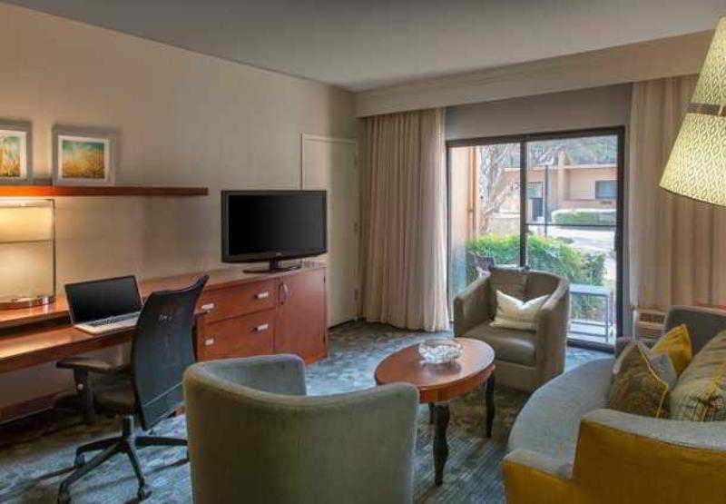 Courtyard Dallas Addison Midway Esterno foto