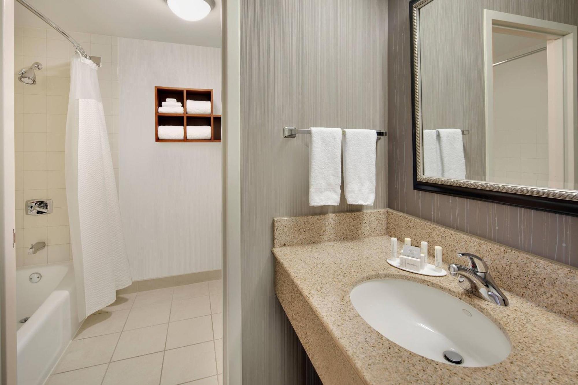 Courtyard Dallas Addison Midway Esterno foto