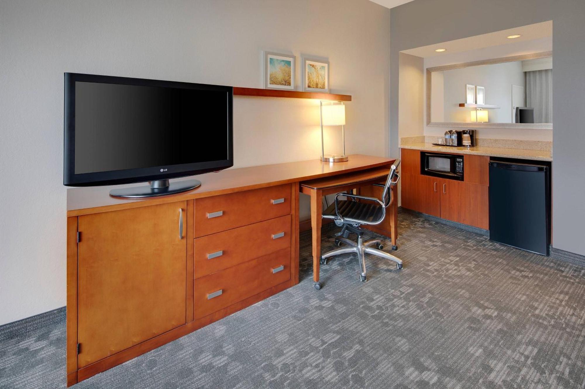 Courtyard Dallas Addison Midway Esterno foto