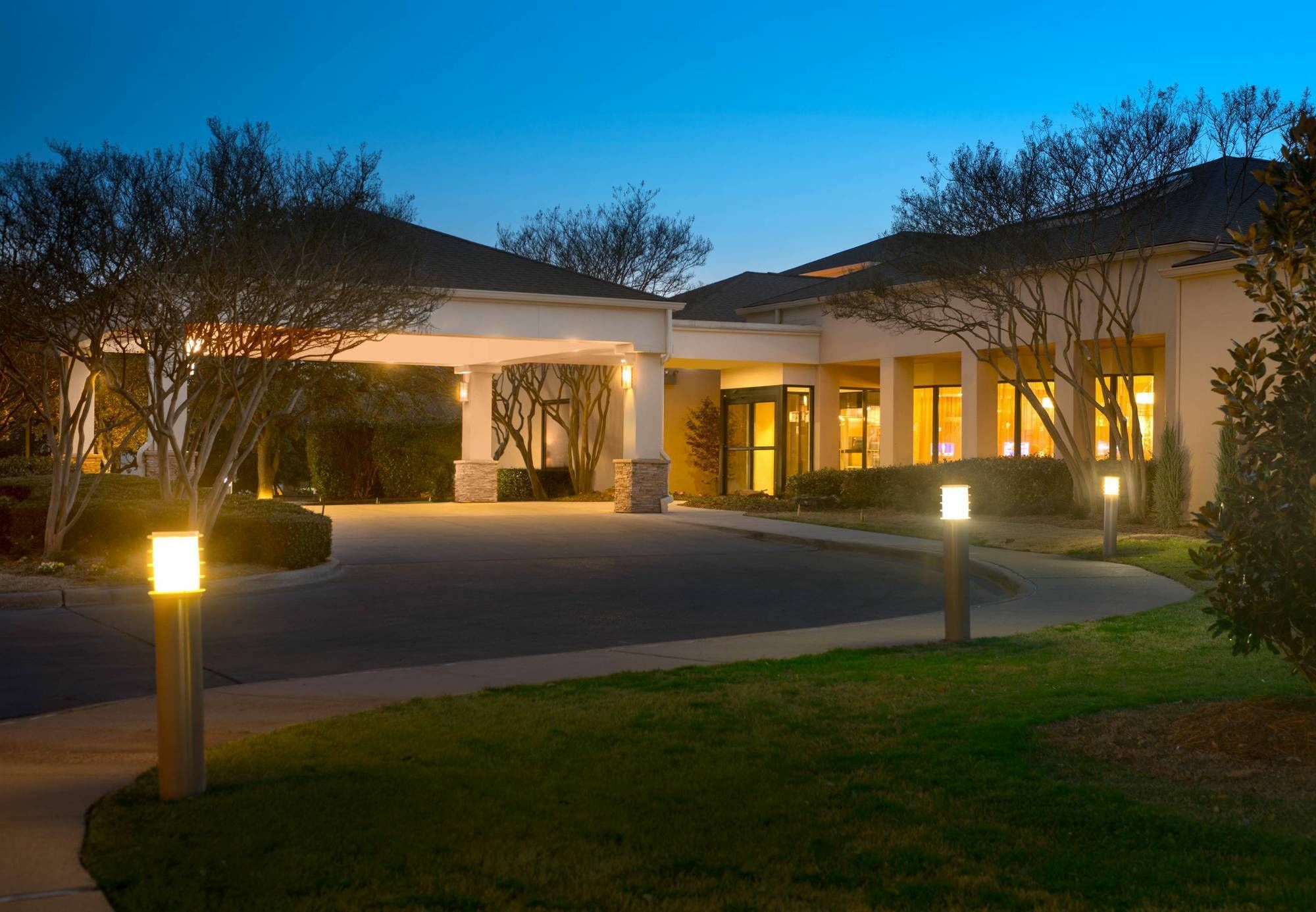 Courtyard Dallas Addison Midway Esterno foto