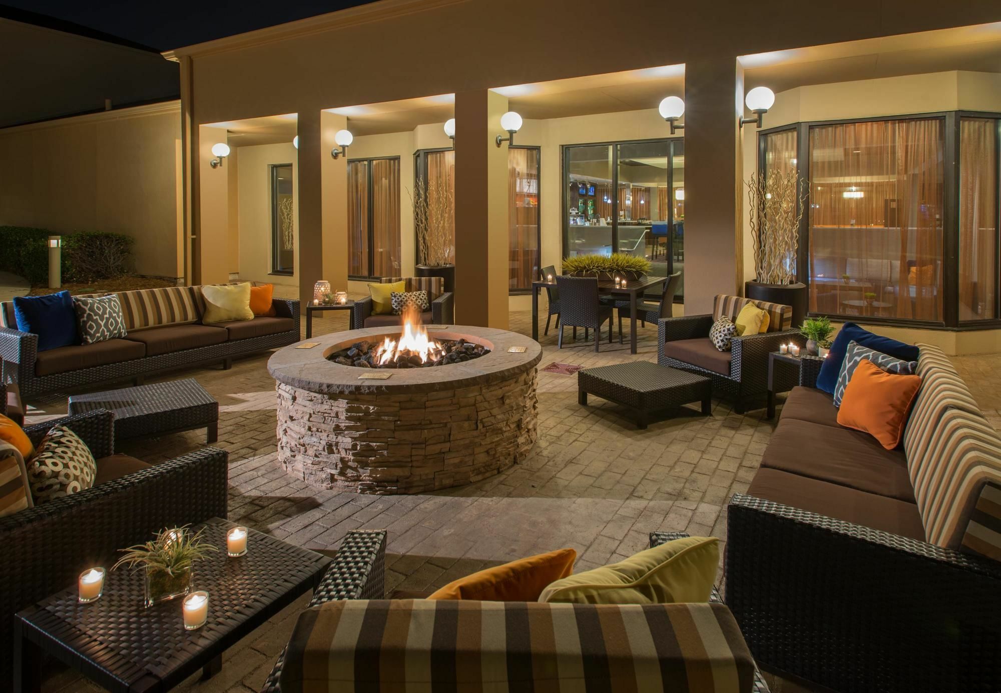 Courtyard Dallas Addison Midway Esterno foto