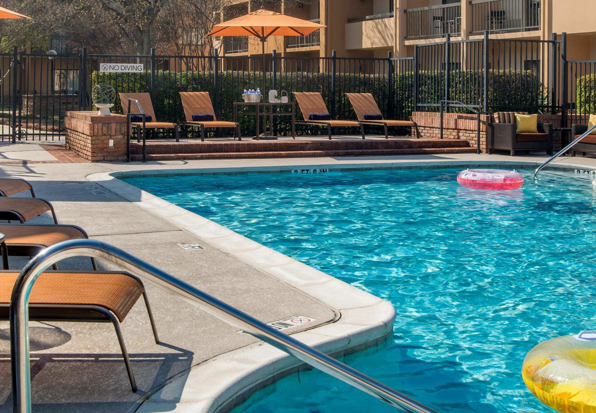 Courtyard Dallas Addison Midway Esterno foto