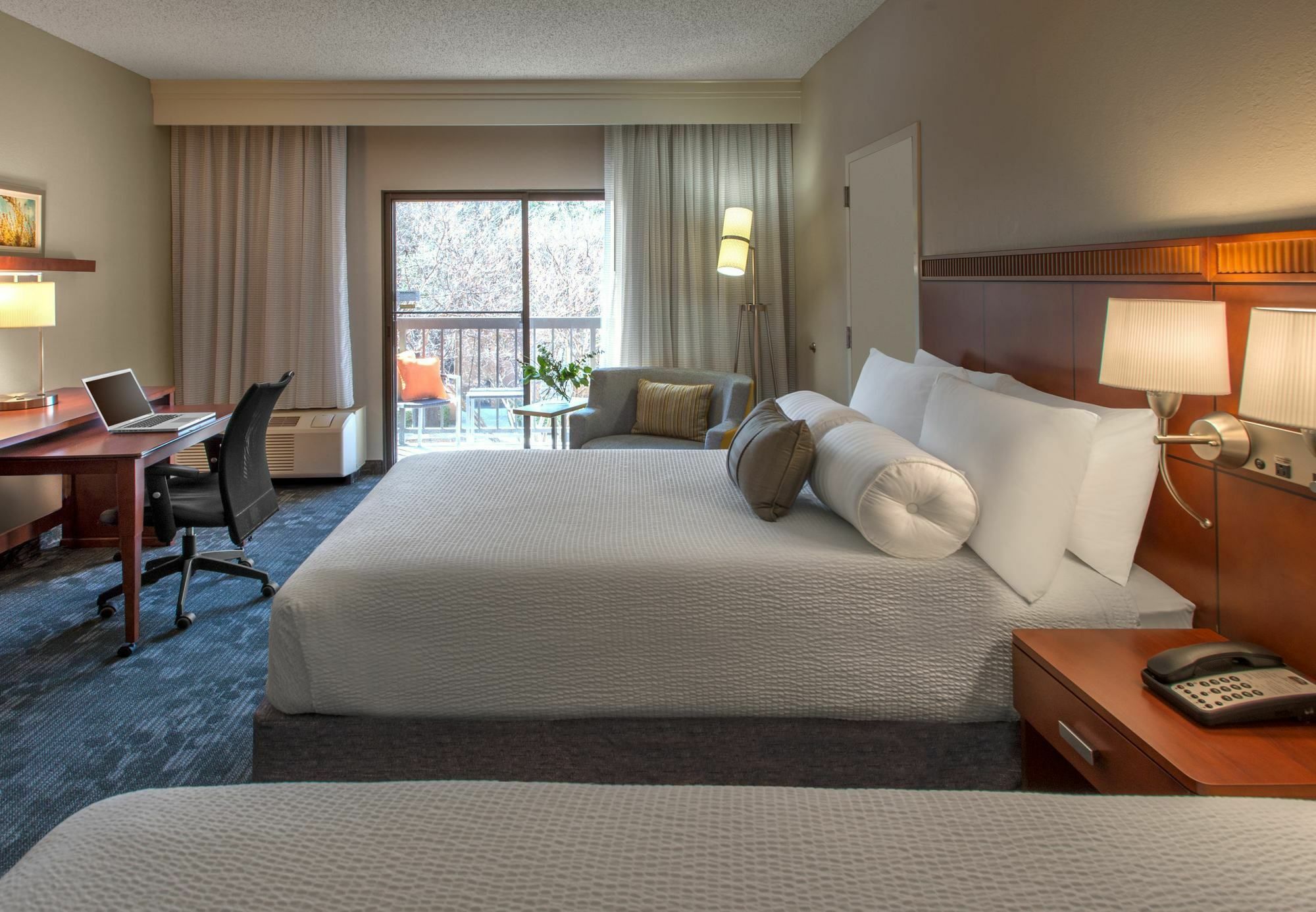 Courtyard Dallas Addison Midway Esterno foto