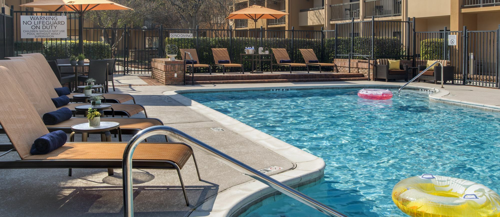 Courtyard Dallas Addison Midway Esterno foto